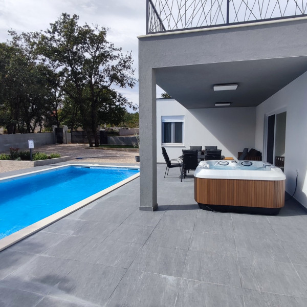 Villa Tempest, Villa Tempest Holiday Home with Pool and Spa Slivnica, Zadar County, Croatia
