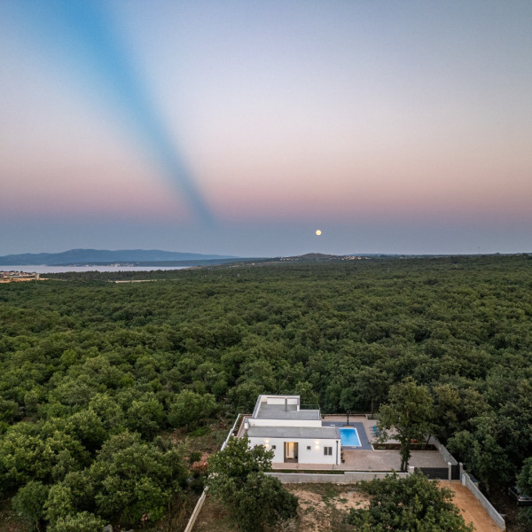 Villa Tempest, Villa Tempest Holiday Home with Pool and Spa Slivnica, Zadar County, Croatia